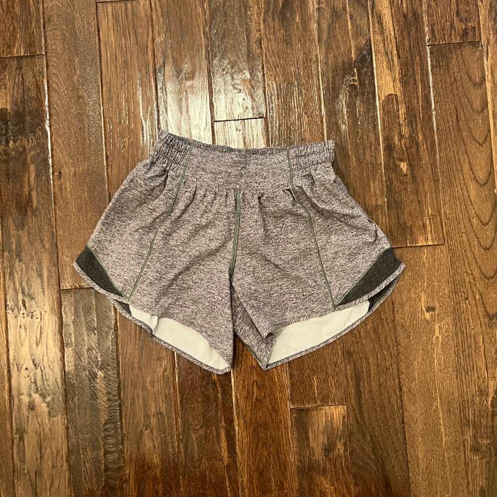 Lululemon Hotty Hot 4inch shorts